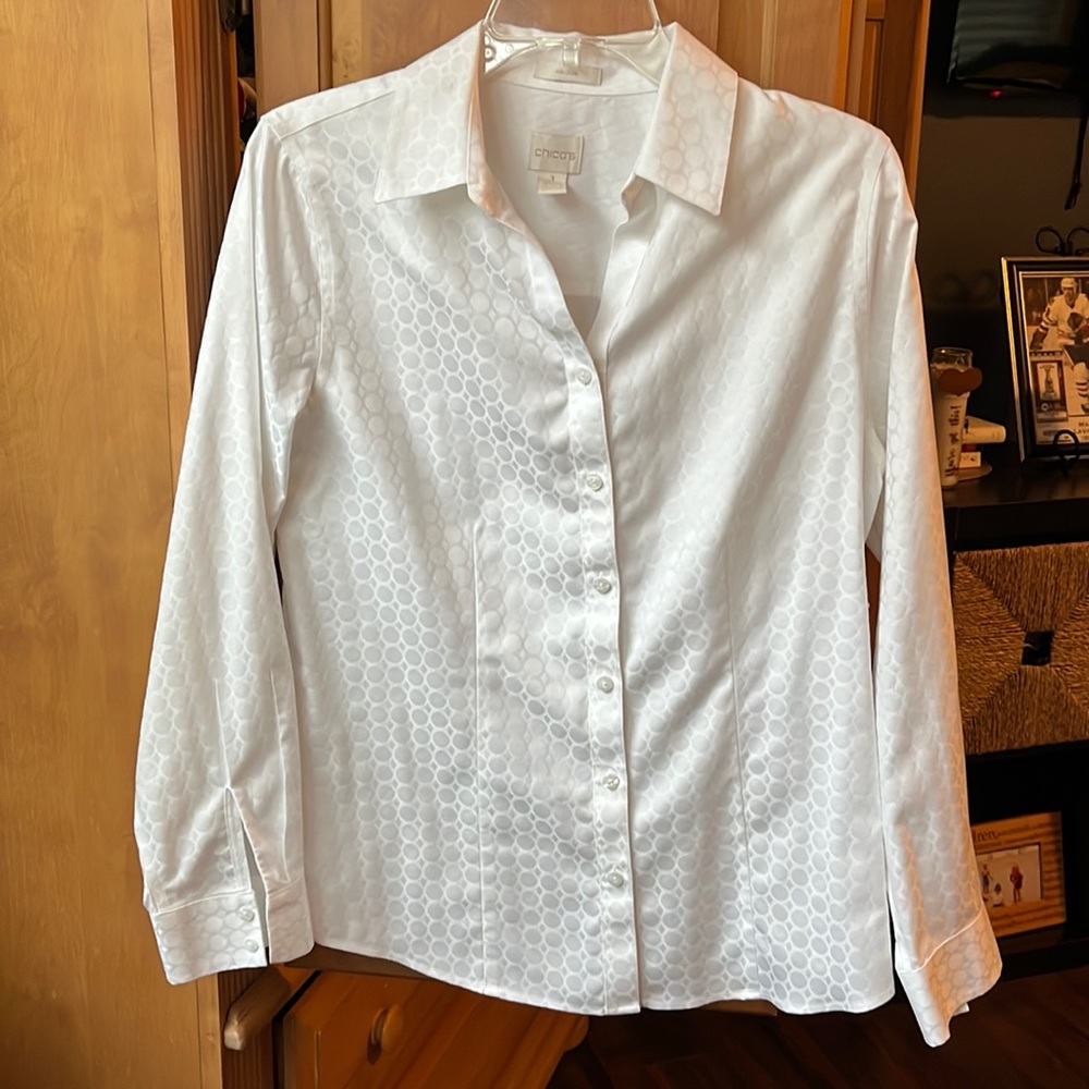 CHICOS. White patterned button down. Like new.
